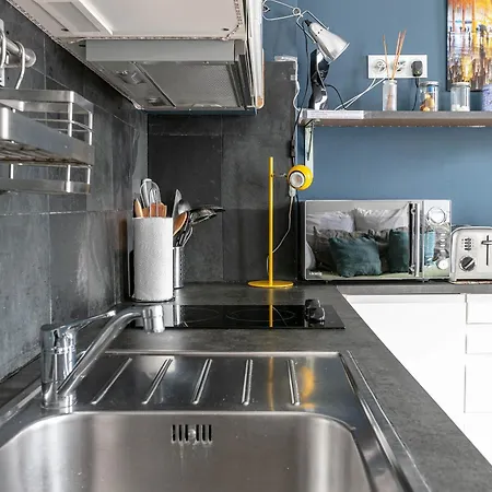 Rooftop Views Cosy Separate Living Apartment Paris