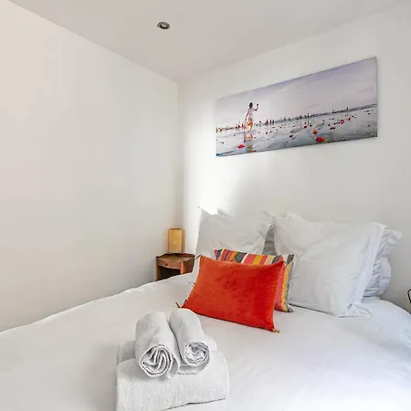 Rooftop Views Cosy Separate Living *