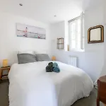 Rooftop Views Cosy Separate Living 파리