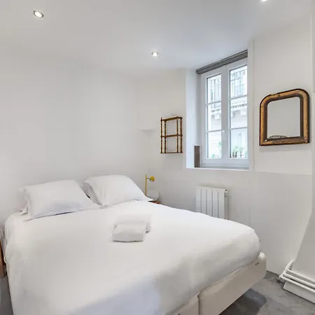 Charming Center Apartment Paris