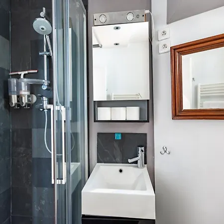 Cozy 1 Bedroom In Central Paris & Rooftop Views * Paris