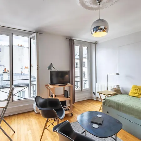 Cozy 1 Bedroom In Central Paris & Rooftop Views *