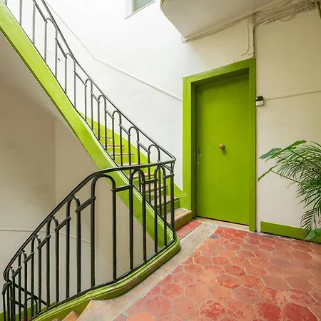 Cozy 1 Bedroom In & Rooftop Views * 파리