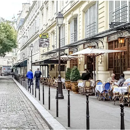 Cozy 1 Bedroom In Central Paris & Rooftop Views