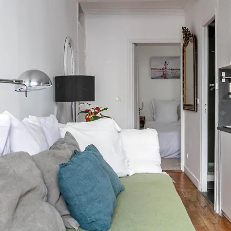 Apartman Lovely With Rooftop View Párizs