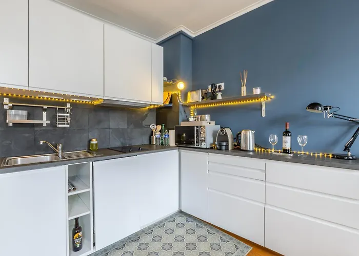 Lovely With Rooftop View Apartment *