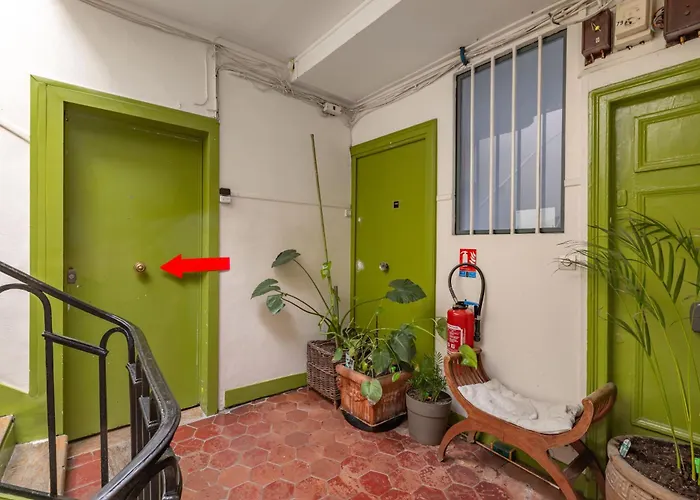 Lovely With Rooftop View Apartment *