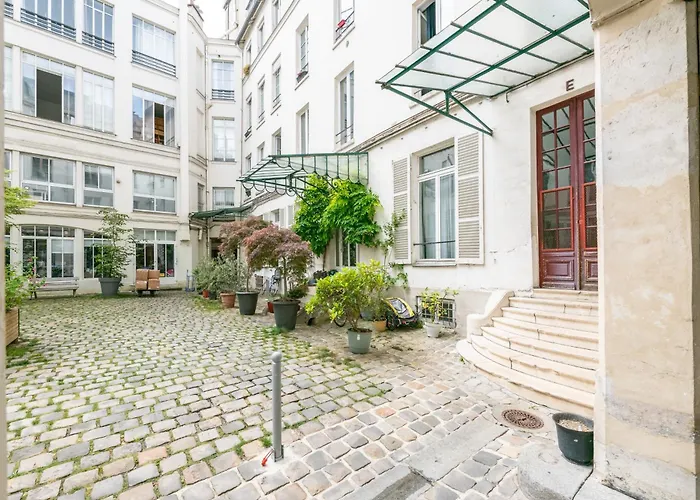 Lovely With Rooftop View Apartment