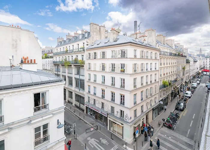 Lovely With Rooftop View Apartment *