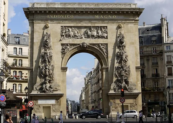 Lovely With Rooftop View Apartment *