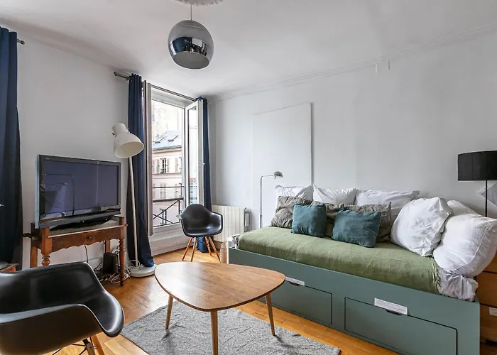 Lovely With Rooftop View Apartment *