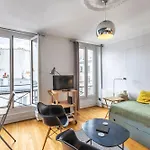 Rooftop Views Cosy Separate Living *
